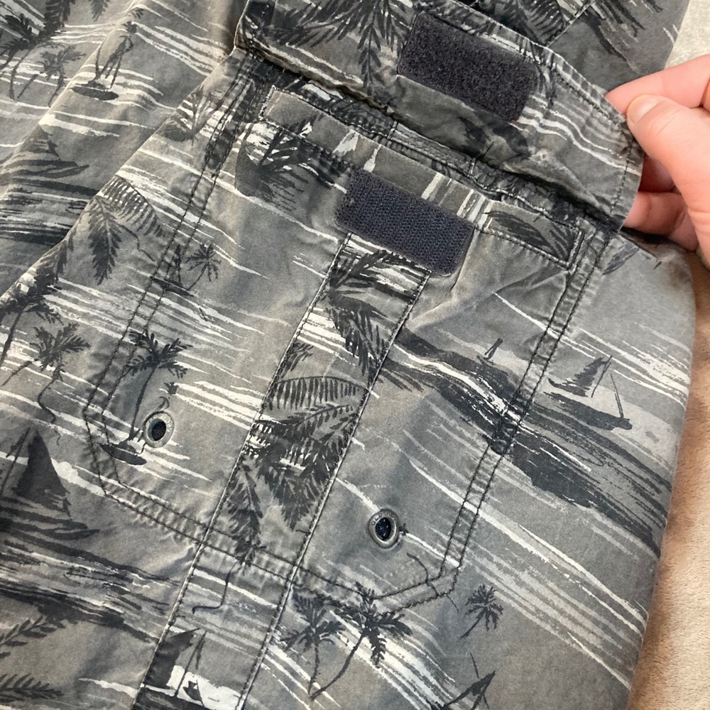 Men’s Old Navy Swim Shorts Size Large - Picture 3 of 9